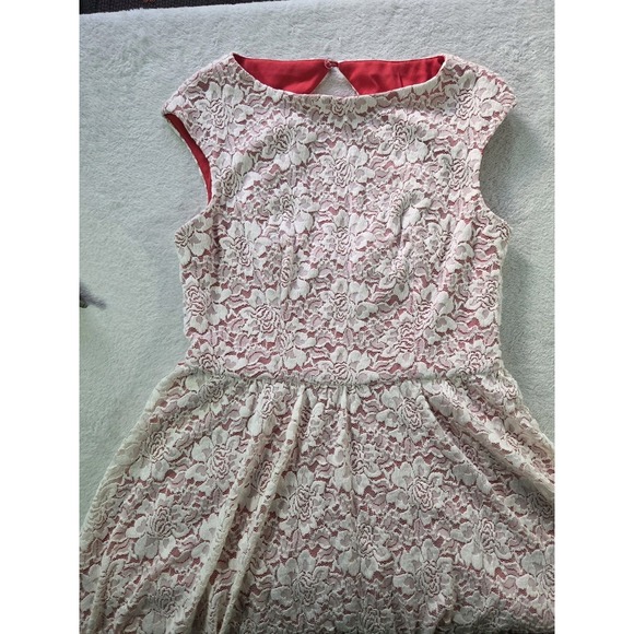 Maggy London Dresses & Skirts - Maggie London Lace Fit Flare Dress Size 10 Ivory Red Lined Cocktail Wedding
